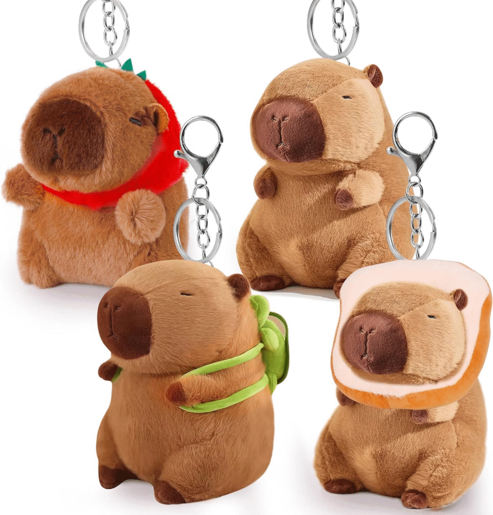 Capybara - Paquete de 4 llaveros de peluche, juguetes de peluche Capybara con accesorios de ropa, regalos de fiesta de cumpleaños para el aula, regalos para niños