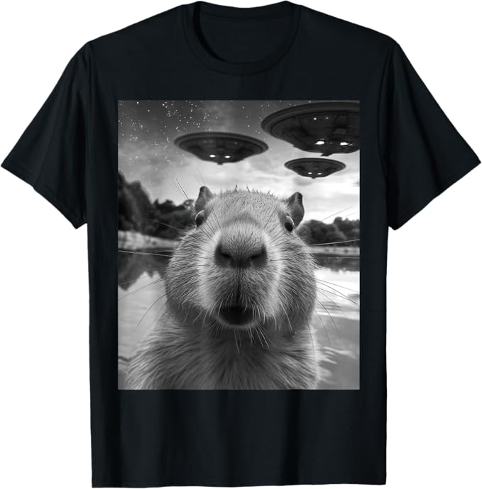 Capybara Selfie con ovnis camiseta extraña